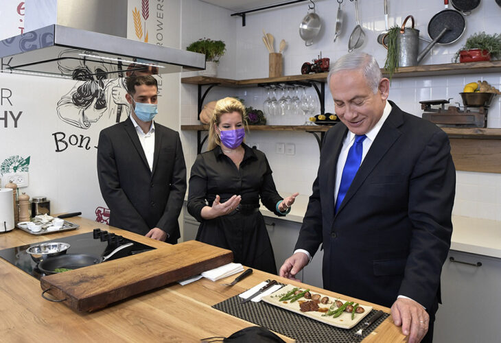Isreal's Prime Minister eating cell-based steak