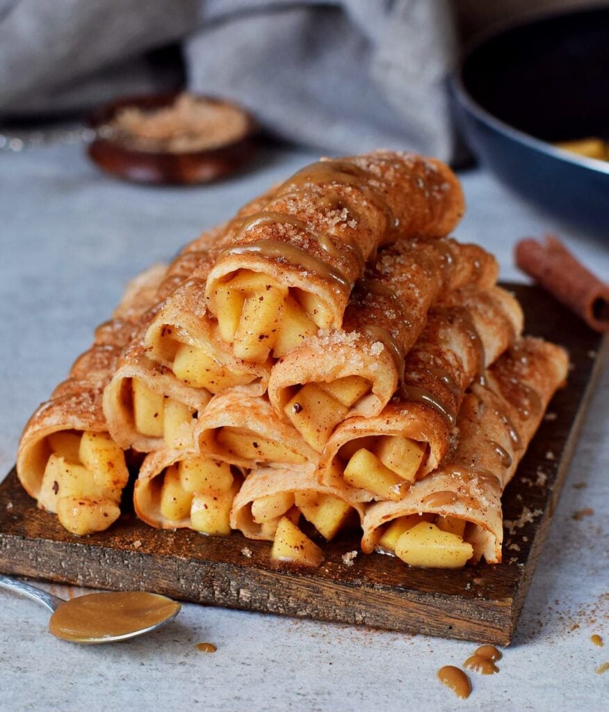 apple and cinnamon crepe