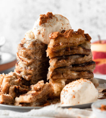 Fluffy Apple Pie Pancakes