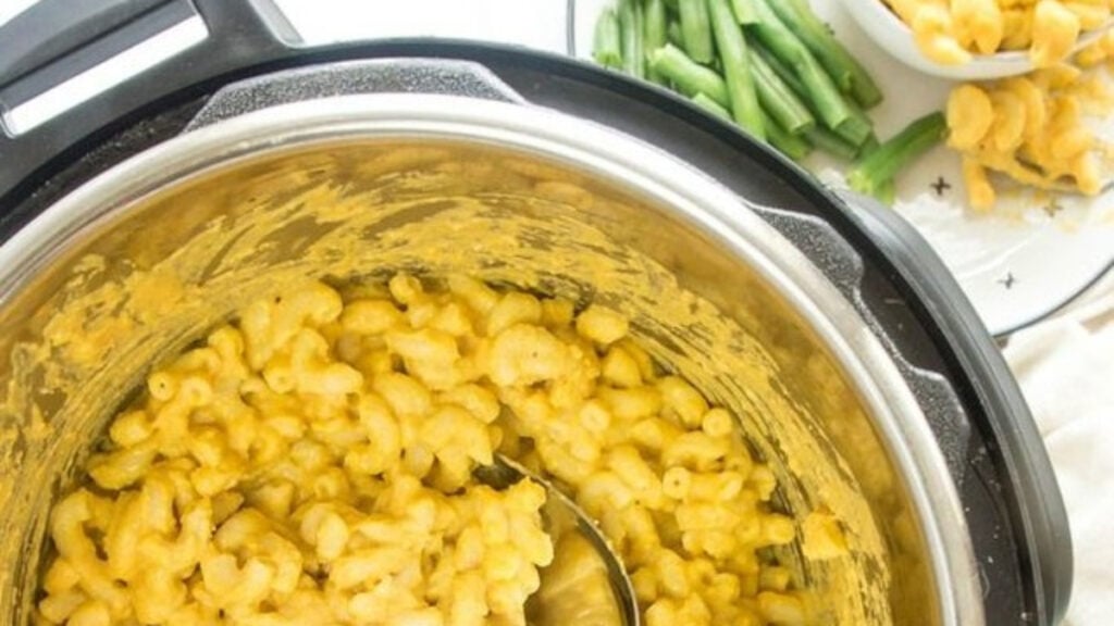 https://plantbasednews.org/app/uploads/2021/03/vegan-mac-n-cheese-1024x576.jpg