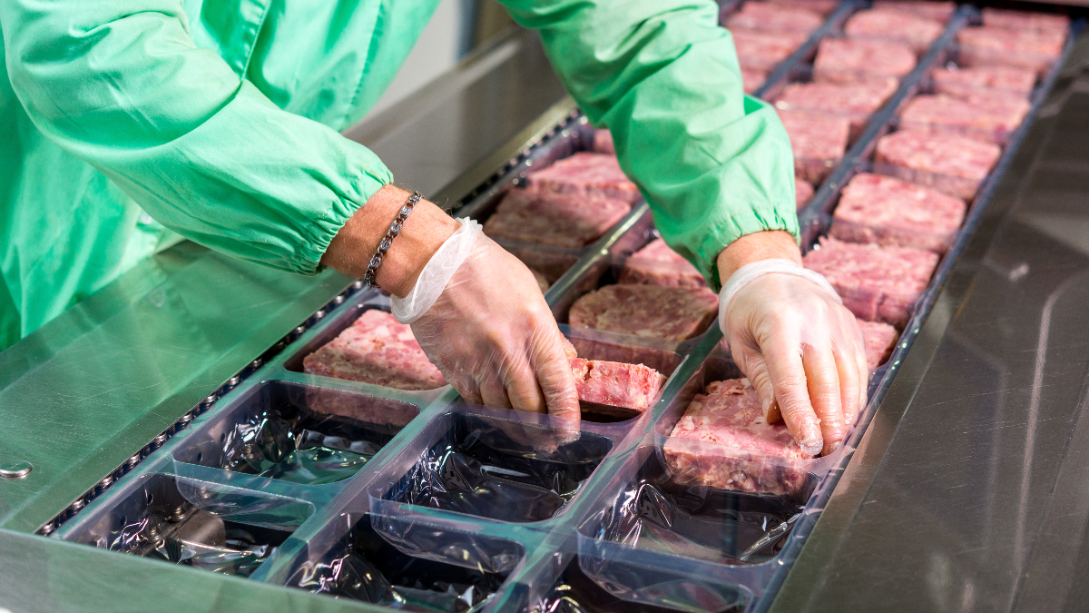 The UK meat industry is seeing declines in slaughter figures following labor shortages due to Brexit and COVID-19