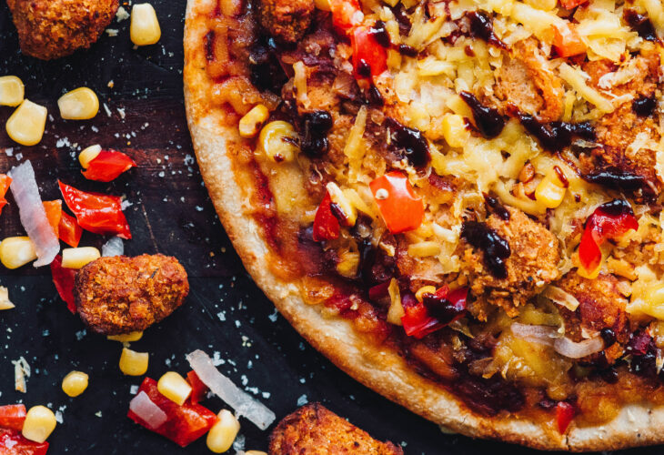 Vegan fried chick*n brand VFC is joining forces with One Planet Pizza on a new pizza product