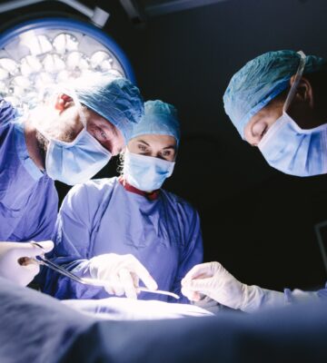 Surgeons Who Transplanted Pig Kidney Into Human Accused Of Unethical Practices