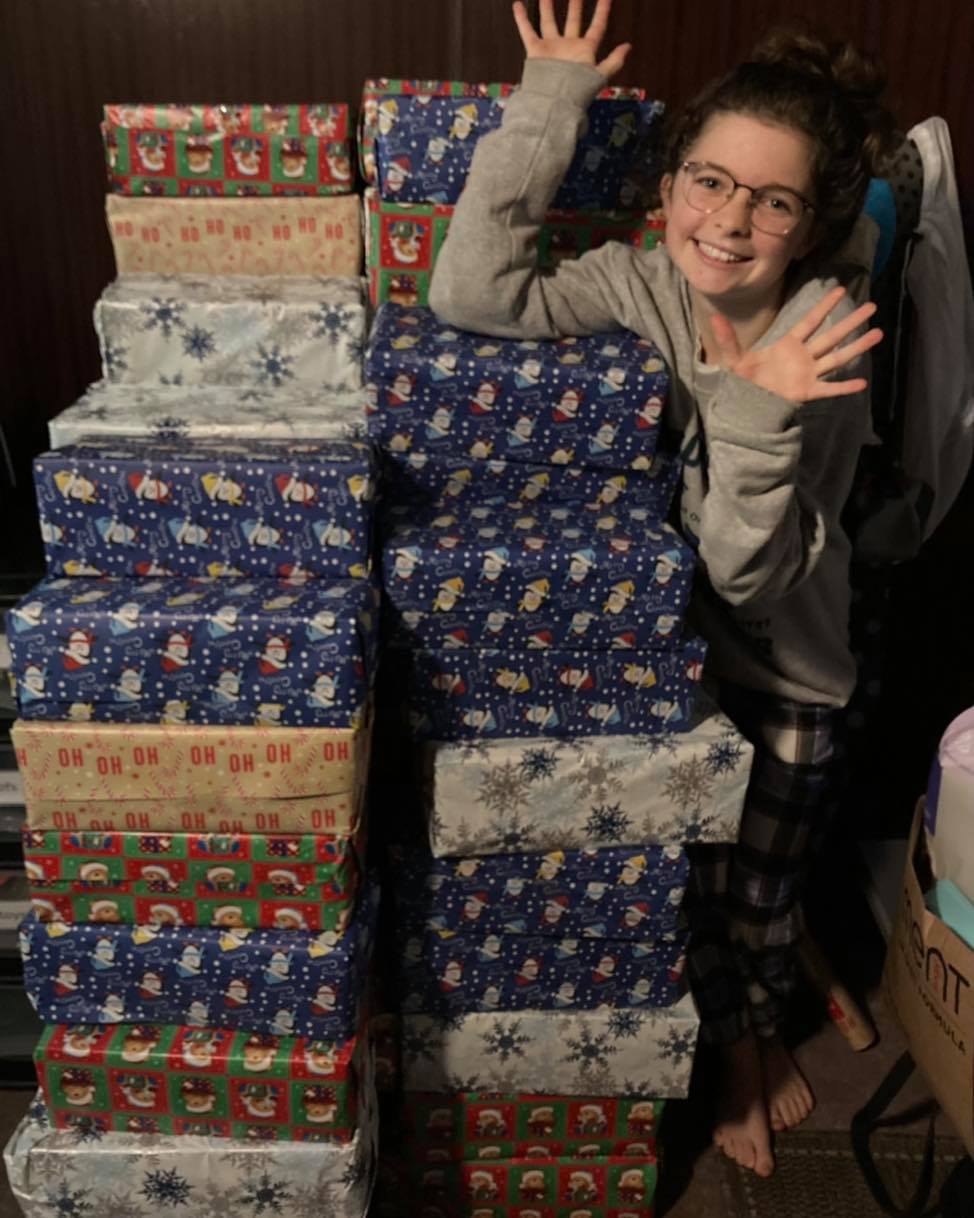 12YearOld Girl Helps Donate Hundreds Of Christmas Presents To Dogs At(01)