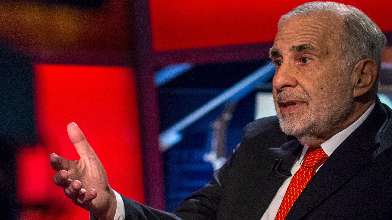 Billionaire activist investor Carl Icahn gives an interview on FOX Business Network's Neil Cavuto show in New York February 11, 2014