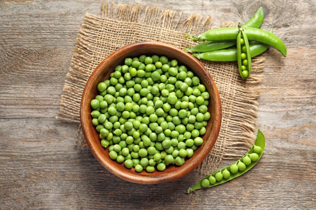 As well as containing a number of other nutrients, peas are also a high-protein food source