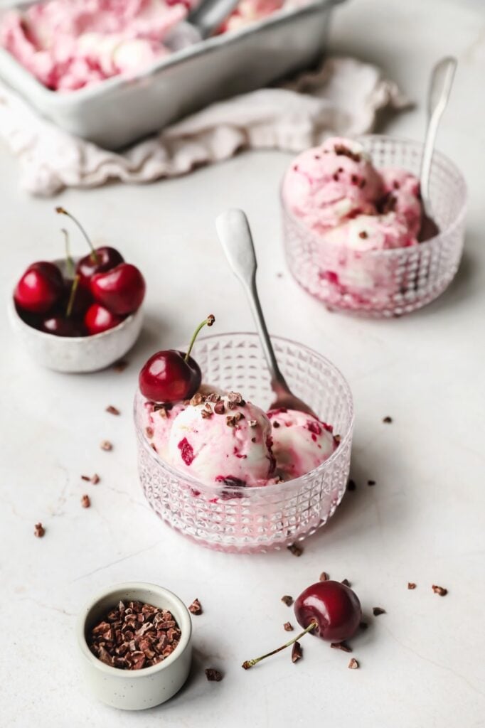 dairy-free Cherry Cacao Fro-Yo