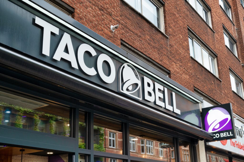 The outside of vegan-friendly fast food restaurant Taco Bell