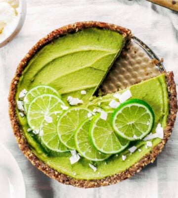 A vegan key lime pie with gluten-free ingredients