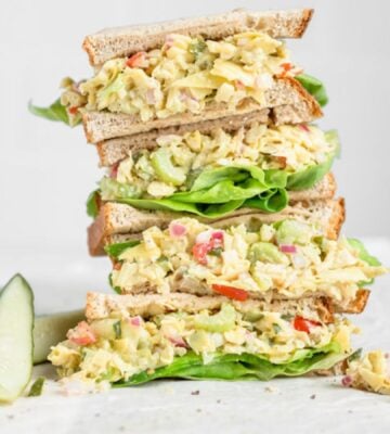 A vegan tuna salad sandwich featuring artichoke as a substitute for fish