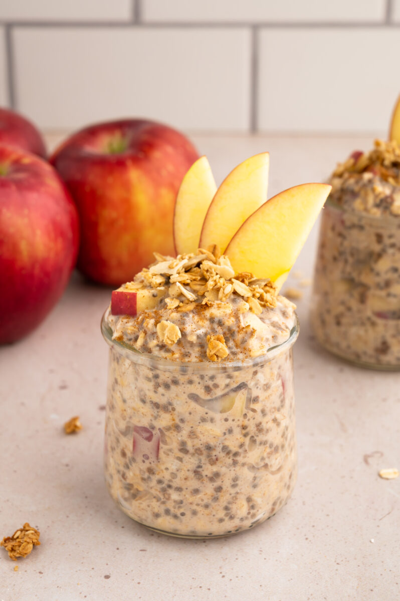 Apple pie overnight oats, a healthy vegan breakfast idea