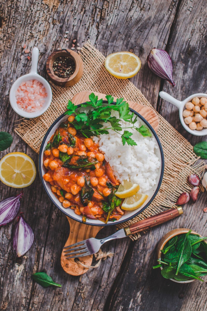 A vegan chickpeas stew, a high protein vegan dinner idea