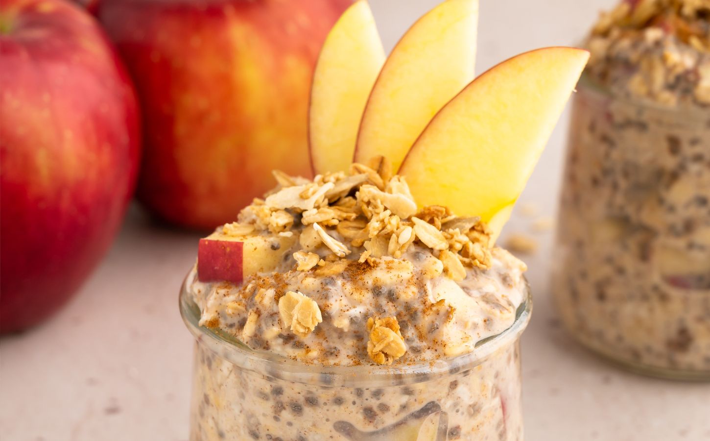 Apple pie overnight oats, a healthy vegan breakfast idea