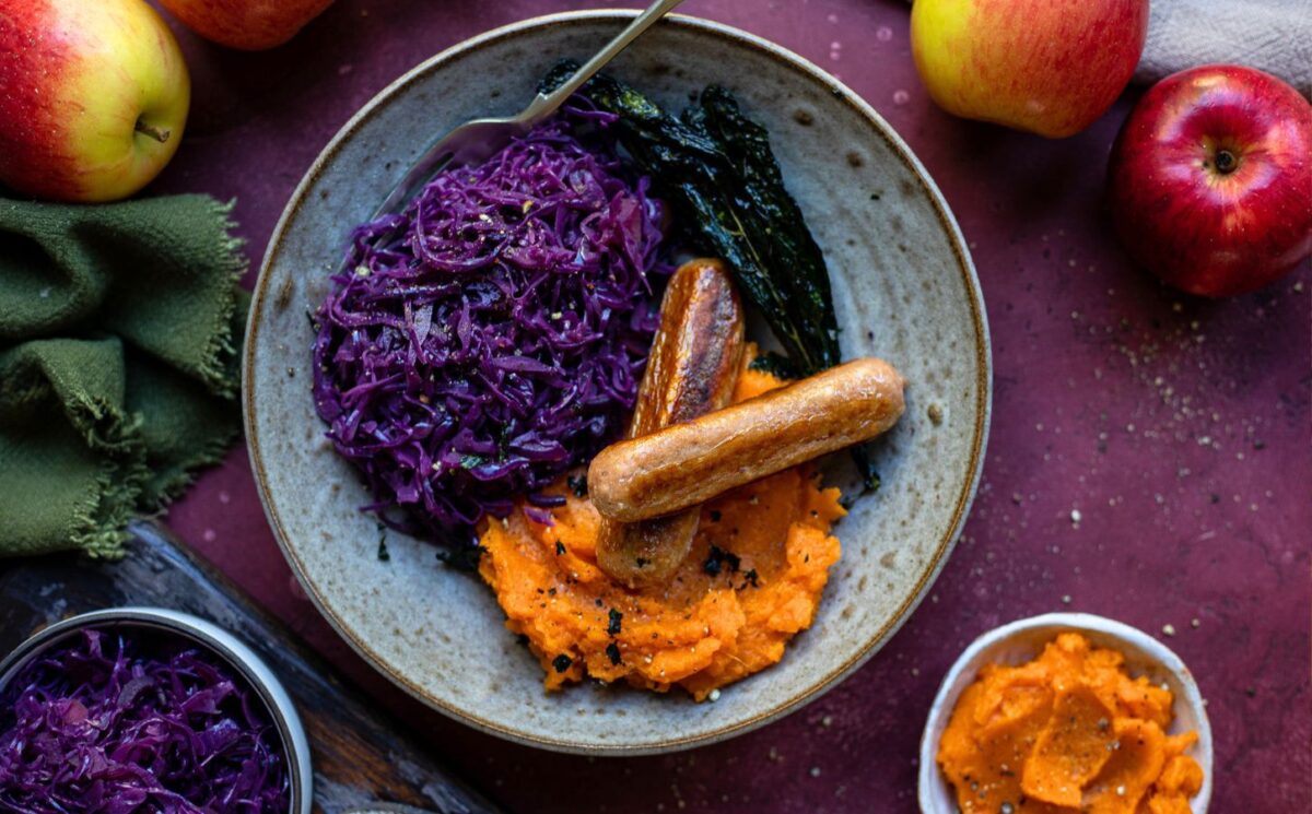 Vegan braised red cabbage