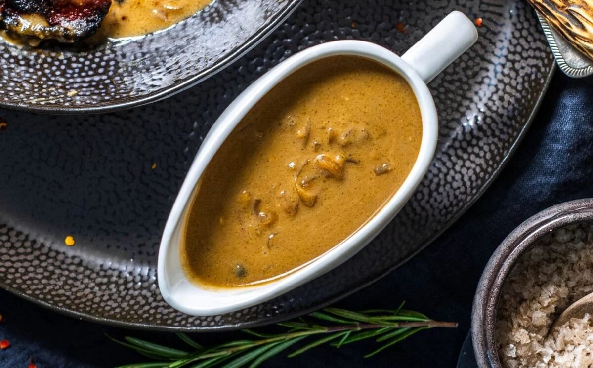 Vegan gravy that can be served on Thanksgiving