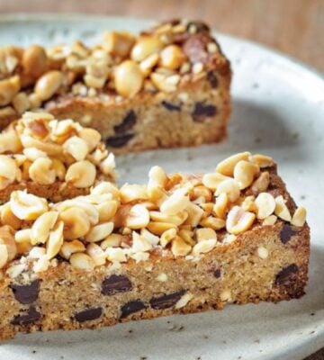 A plate of vegan peanut butter blondie slices