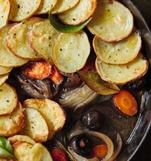 A one-pot mushroom pie with sliced potato layered on top