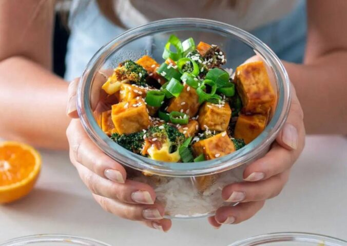 a bowl of vegan orange tofu with broccoli, a vegan meal that's high in zinc