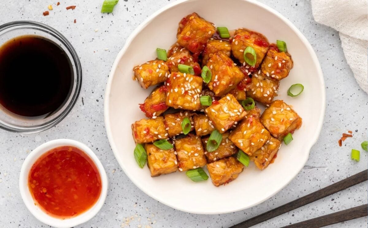 A bowl of sweet chili tofu, a zinc-packed vegan recipe