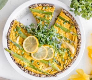 A vegan and gluten-free asparagus quiche