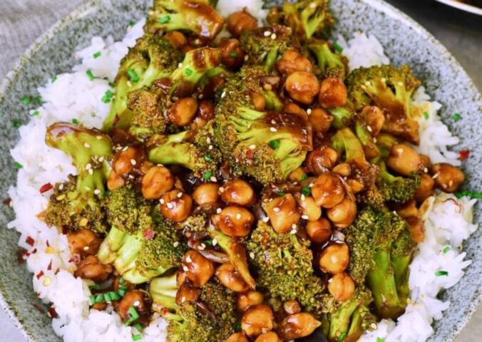 garlic broccoli stir-fry with chickpeas and rice