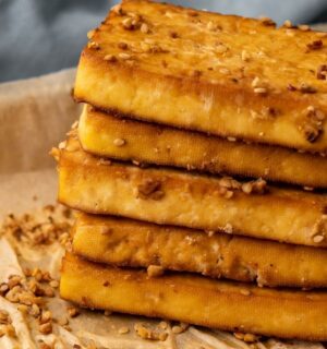 An oil-free tofu recipe marinaded in ginger and sesame