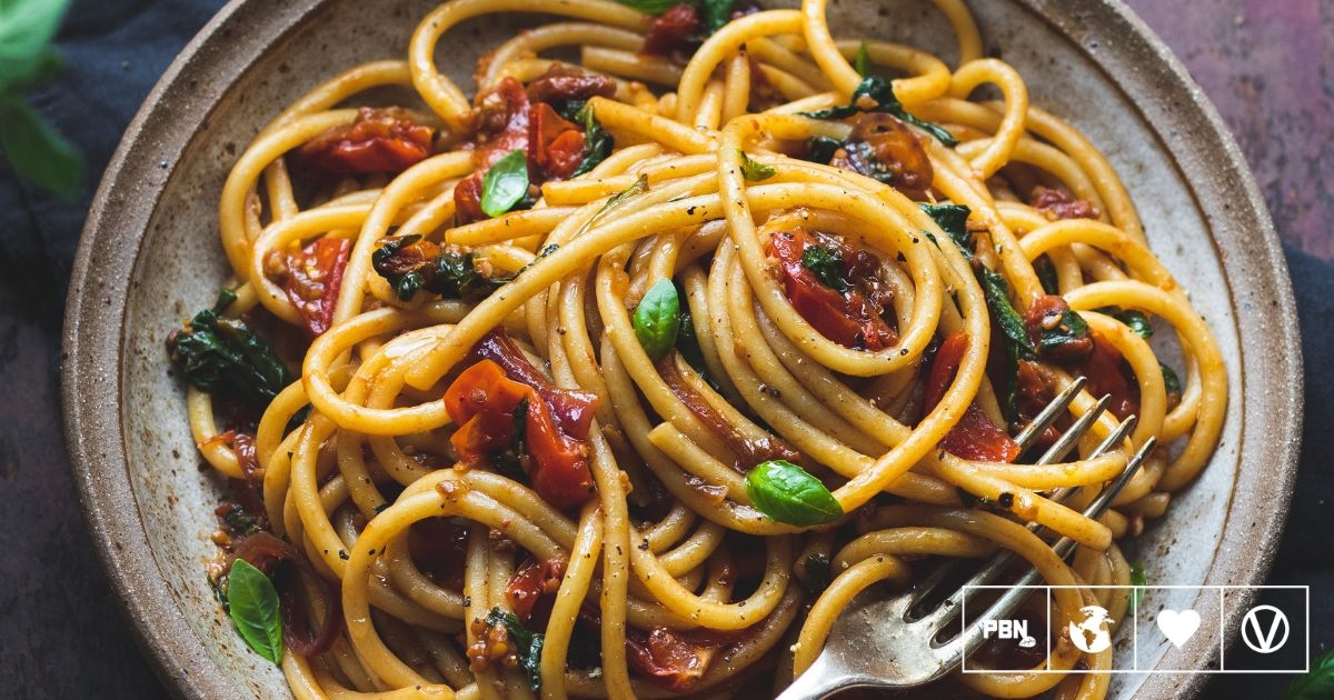 How To Make This SunDried Tomato, Basil & Balsamic Bucatini