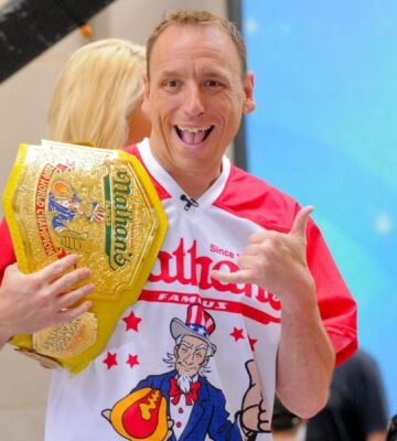 Hot dog eating champ Joey "Jaws" Chestnut doing a thumbs up at a competitive eating competition