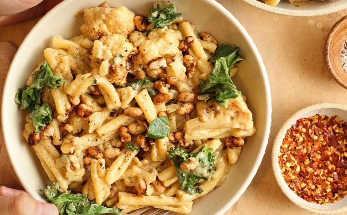 A bowl of pasta, white bean, and cauliflower, a calcium-rich vegan recipe