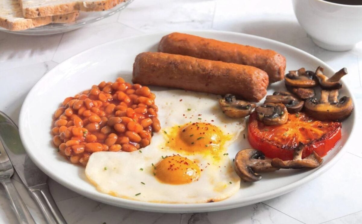 a picture of a full English breakfast made from all vegan ingredients including plant-based eggs and sausage