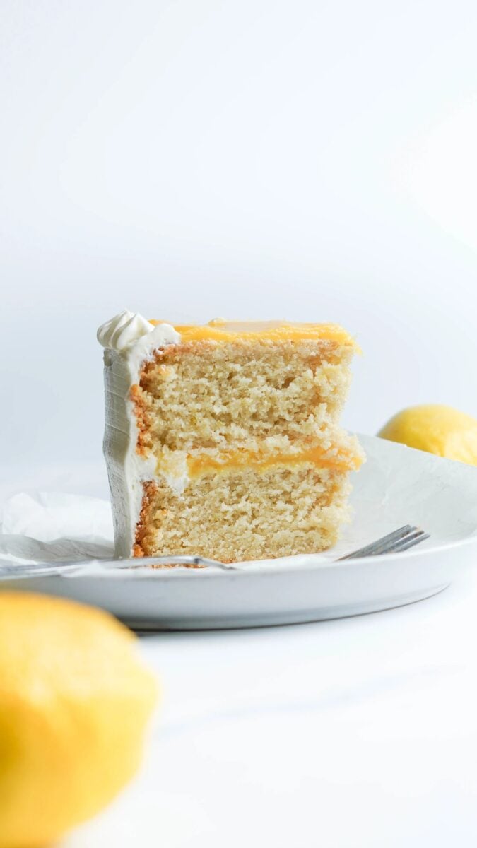 A vegan lemon curd cake