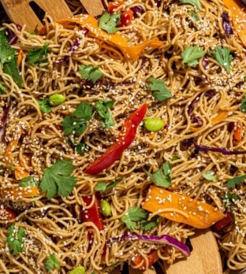 a picture of rainbow peanut noodles made with spinach, edamame, red bell pepper, and peanut sauce