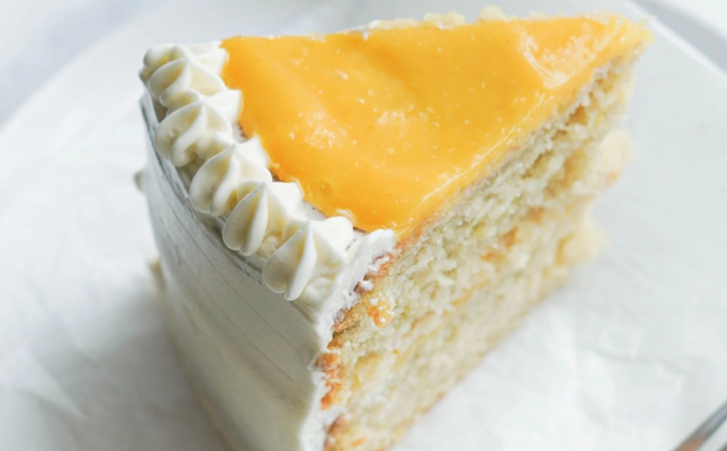 A vegan lemon curd cake