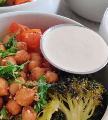 a picture of a gluten-free, high-protein, vegan quinoa power bowl with roasted veggies, quinoa, and chickpeas