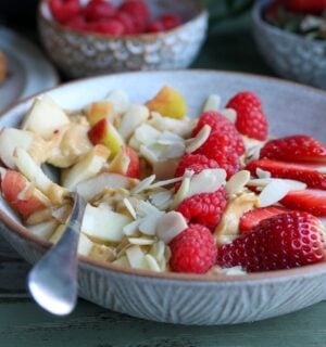 A sweet potato, apple, and berry smoothie bowl made to a plant-based recipe