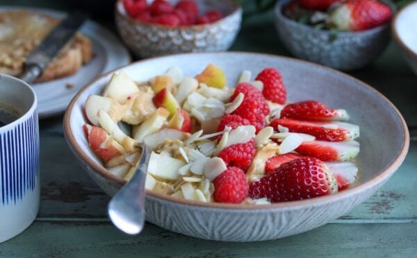 A sweet potato, apple, and berry smoothie bowl made to a plant-based recipe