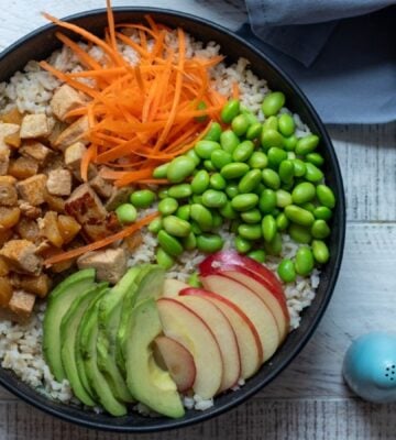 A nutritious vegan tofu bowl with a complete protein-rich recipe