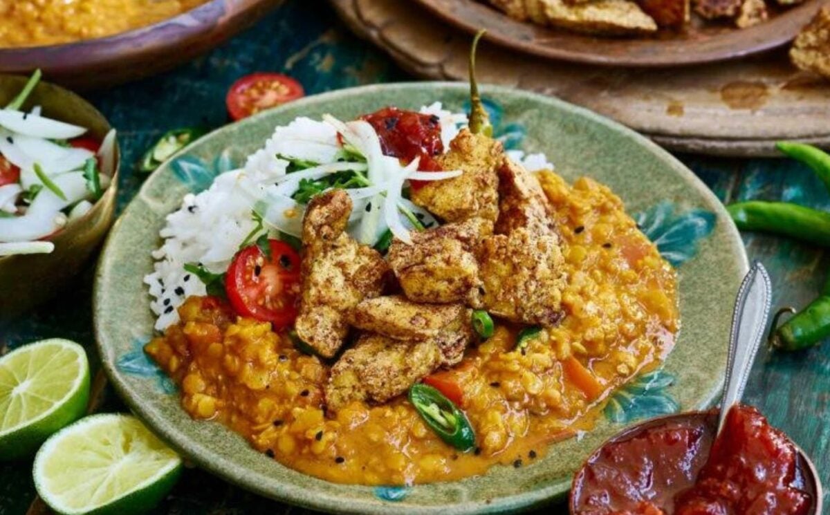 a picture of a lentil dal with chicken-like tofu perfect for fall recipes to warm up your evenings