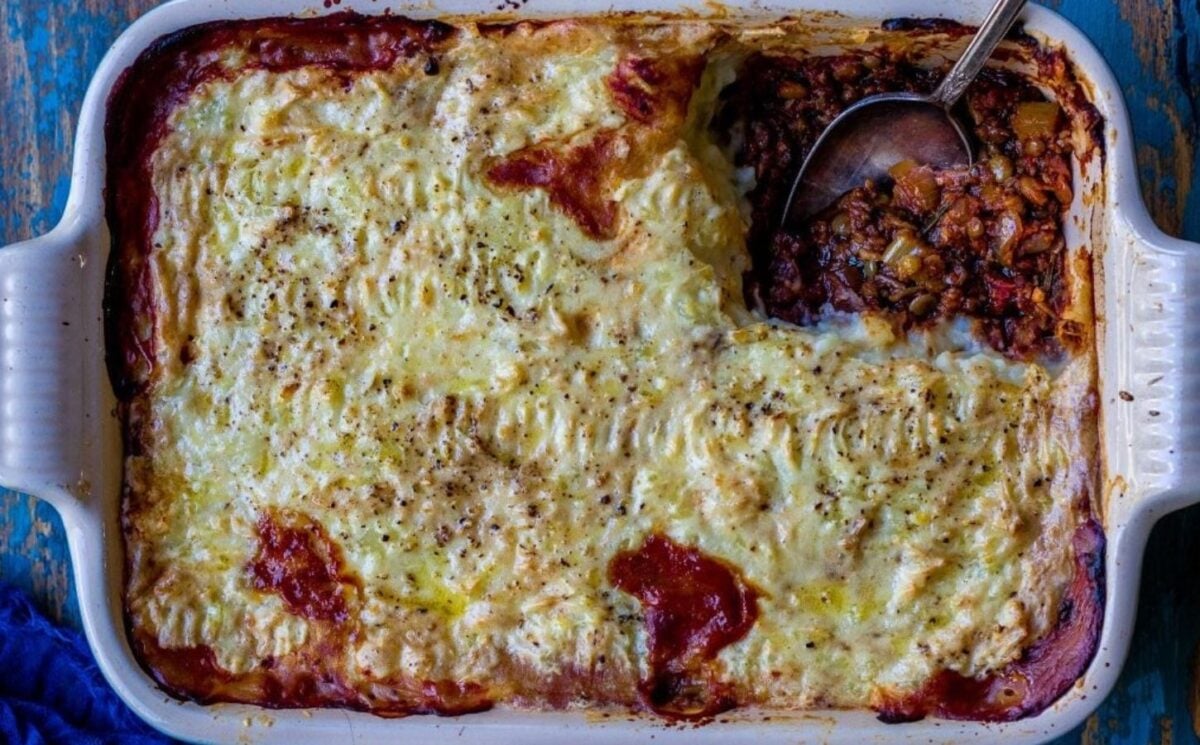 a picture of a vegan shepherd's pie made with lentils