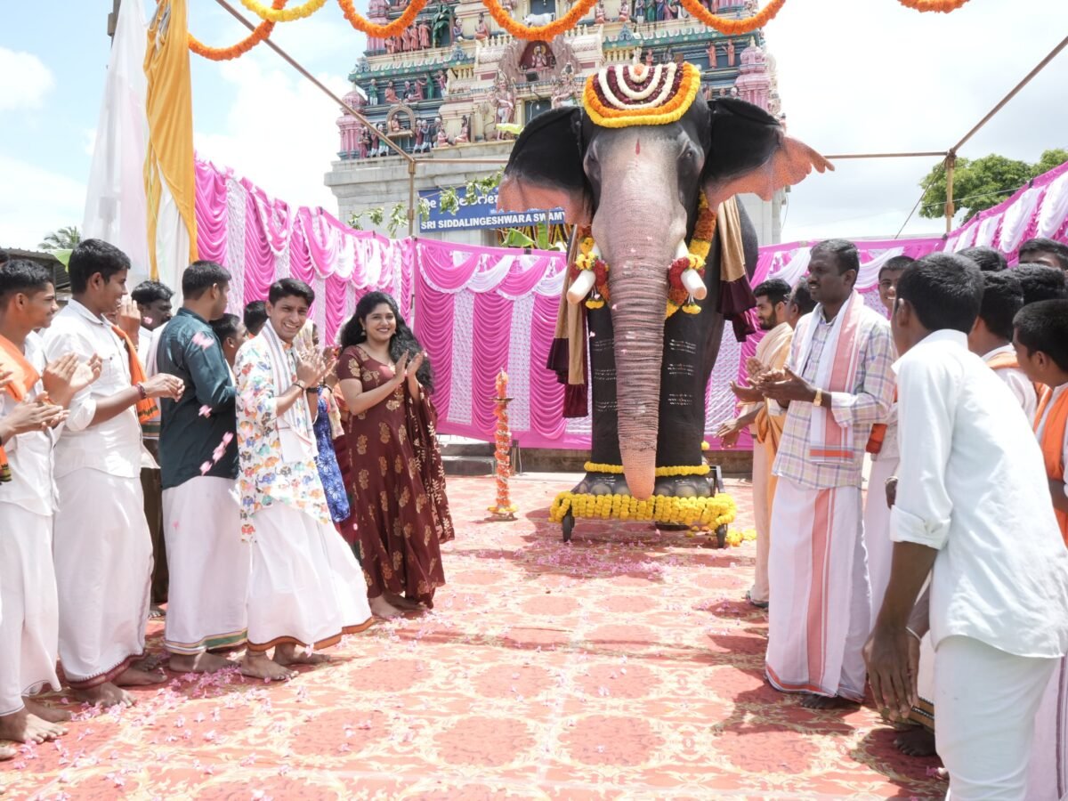 Photo shows Niranja the mechanical elephant and the people who attended the inauguration ceremony earlier this month