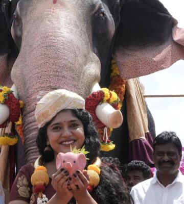 Photo shows Niranja the mechanical elephant and the people who attended the inauguration ceremony earlier this month