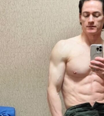 Longevity expert Bryan Johnson taking a topless mirror selfie