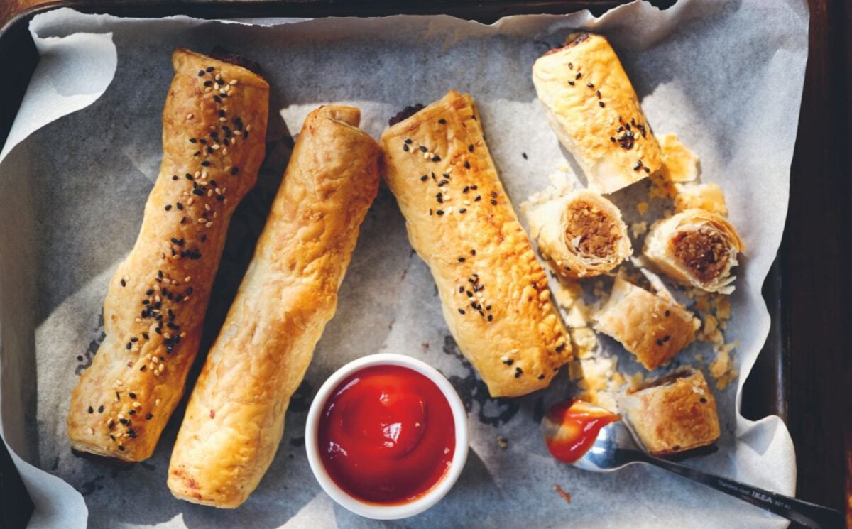 a picture of vegan easy sausage rolls made with lentils, cashews and vegan puff pastry