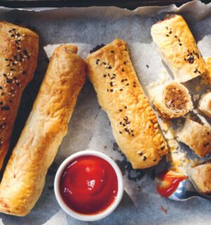 a picture of vegan easy sausage rolls made with lentils, cashews and vegan puff pastry