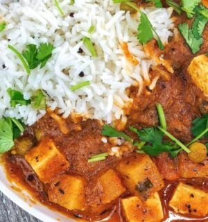 a picture of 30-minute malai kofta without dumplings and with potato, carrots, and peas