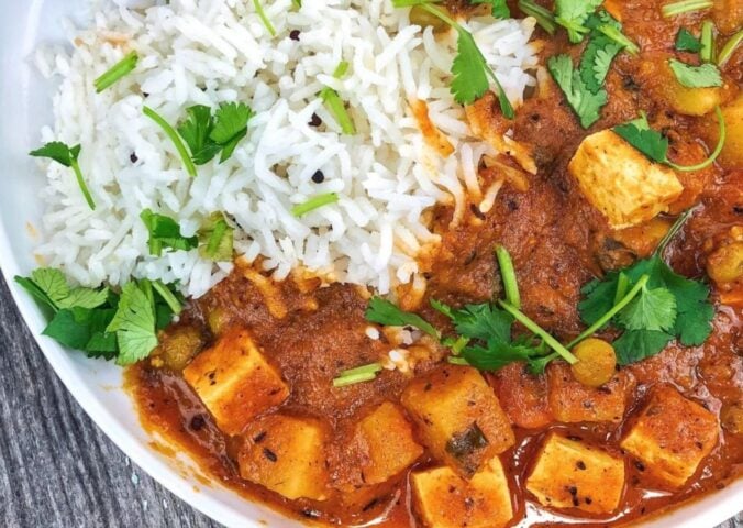 a picture of 30-minute malai kofta without dumplings and with potato, carrots, and peas