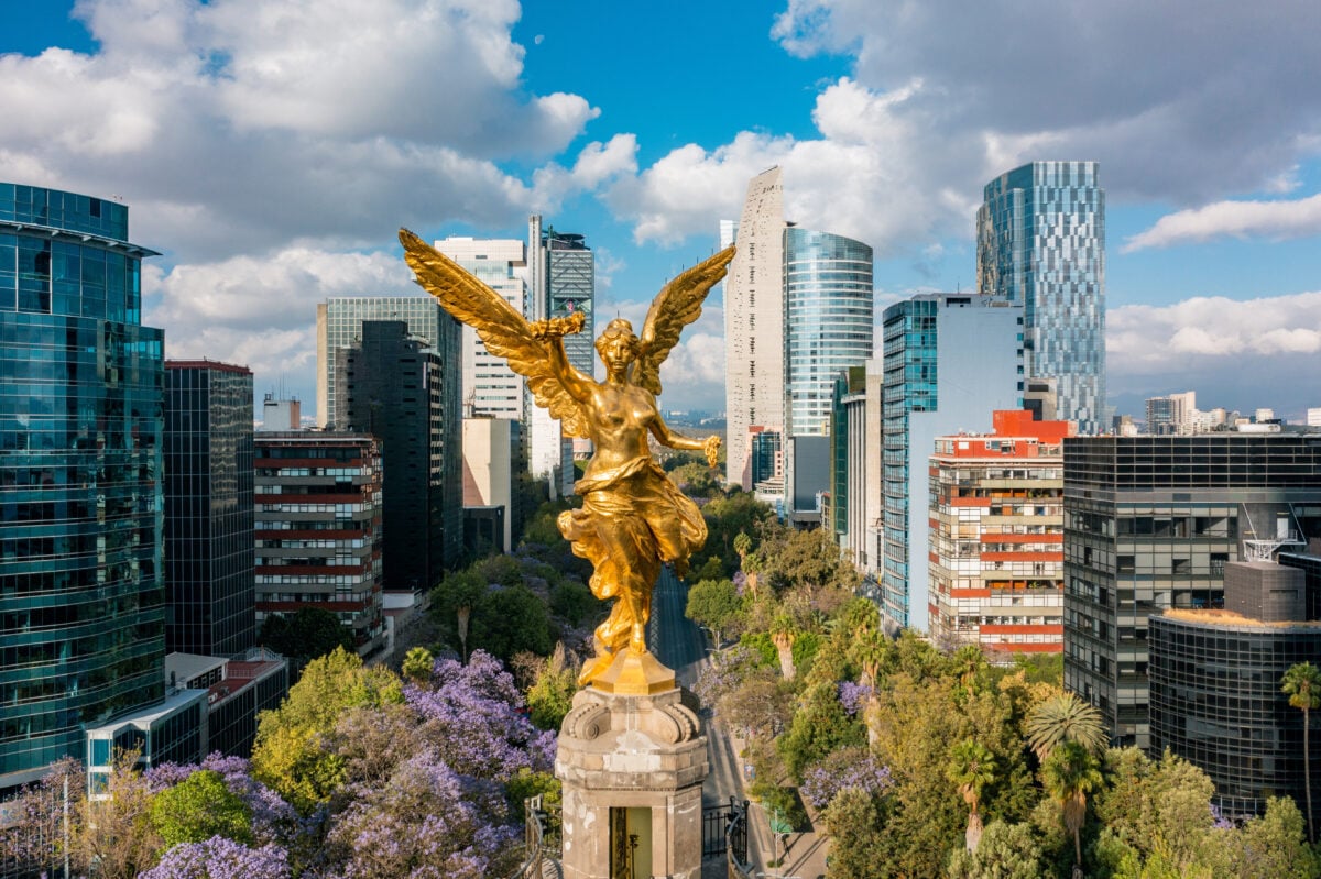 Angel de la independencia in Mexico City, one of the most vegan cities in the world