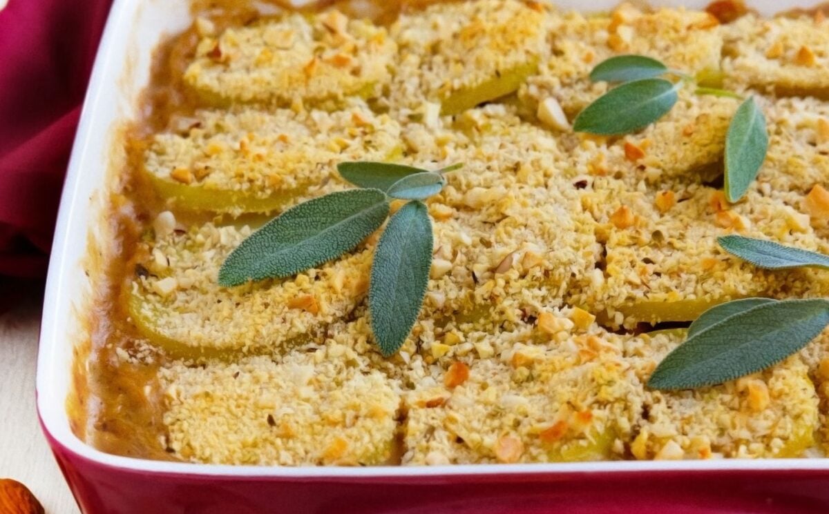 a picture of a mushroom, leek, and borlotti bean pie topped with a herbed potato crust, a recipe using in-season vegetables for fall