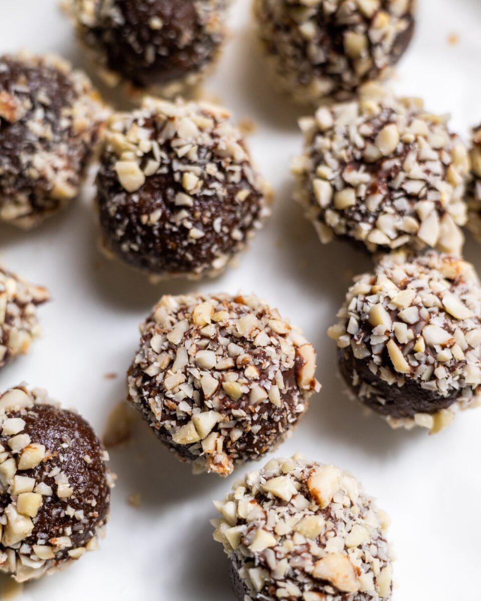 Vegan "Snickers" protein balls