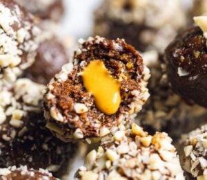 Vegan "Snickers" protein balls